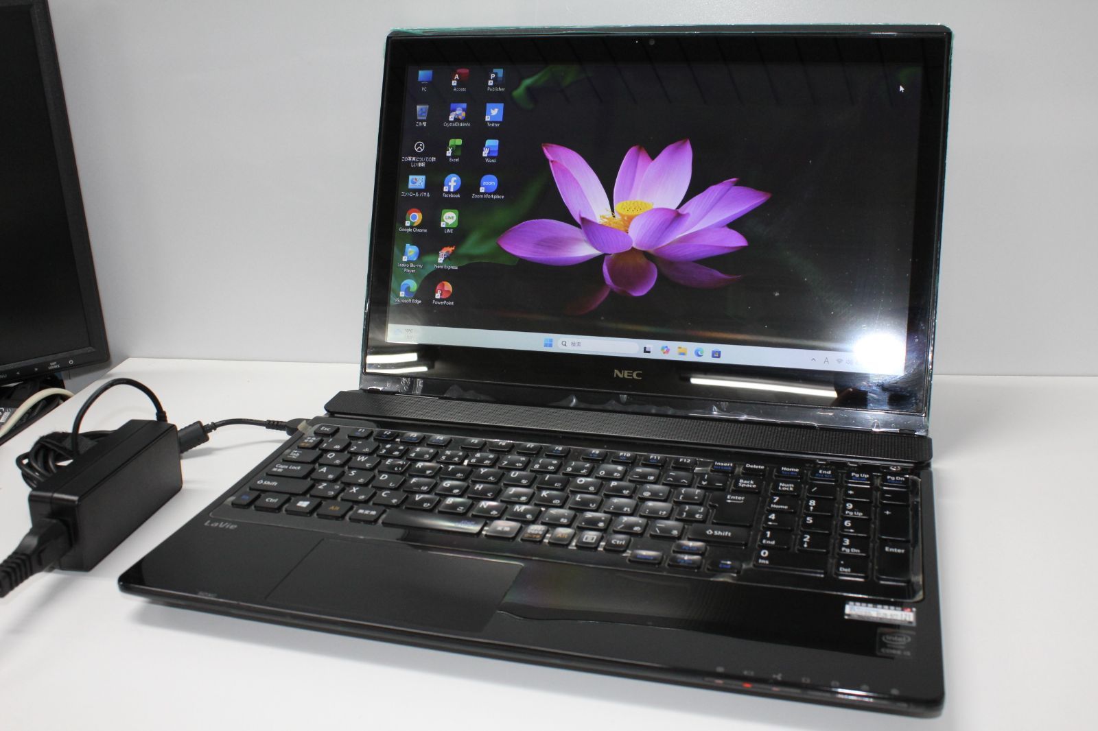 ノートPC】NEC〈LAVIE Direct〉第8世代Core i5/SSD256GB/メモリ8GB ④