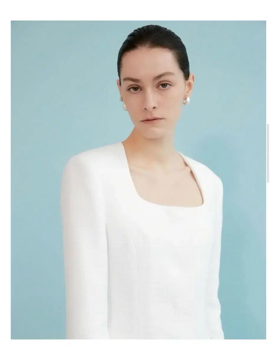 俳優シンドヒョン着用