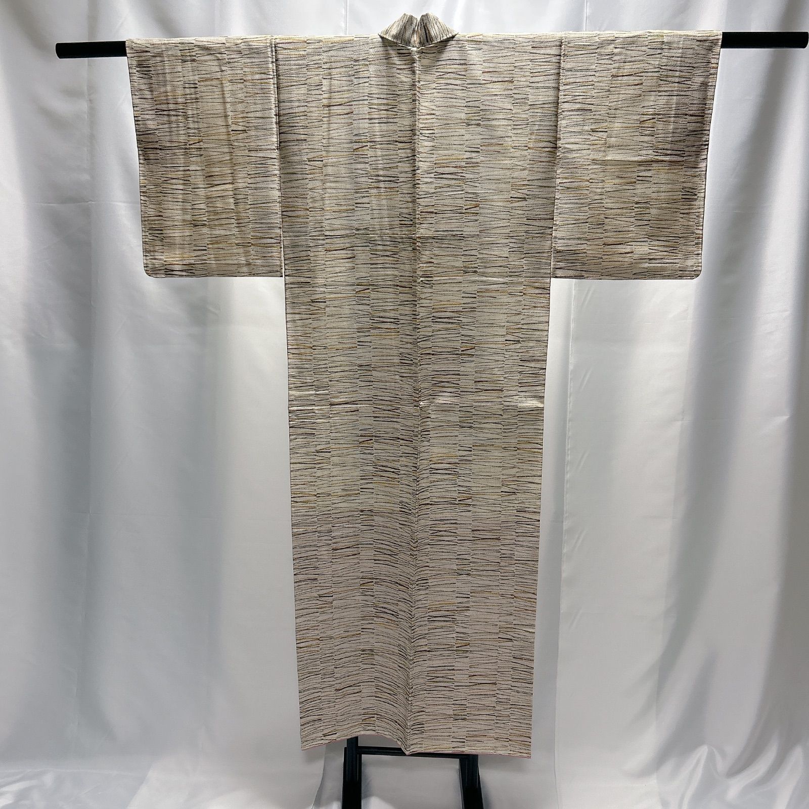 着物 紬 総柄 昭和レトロ アイボリー系 管理番号KKVKAM 5