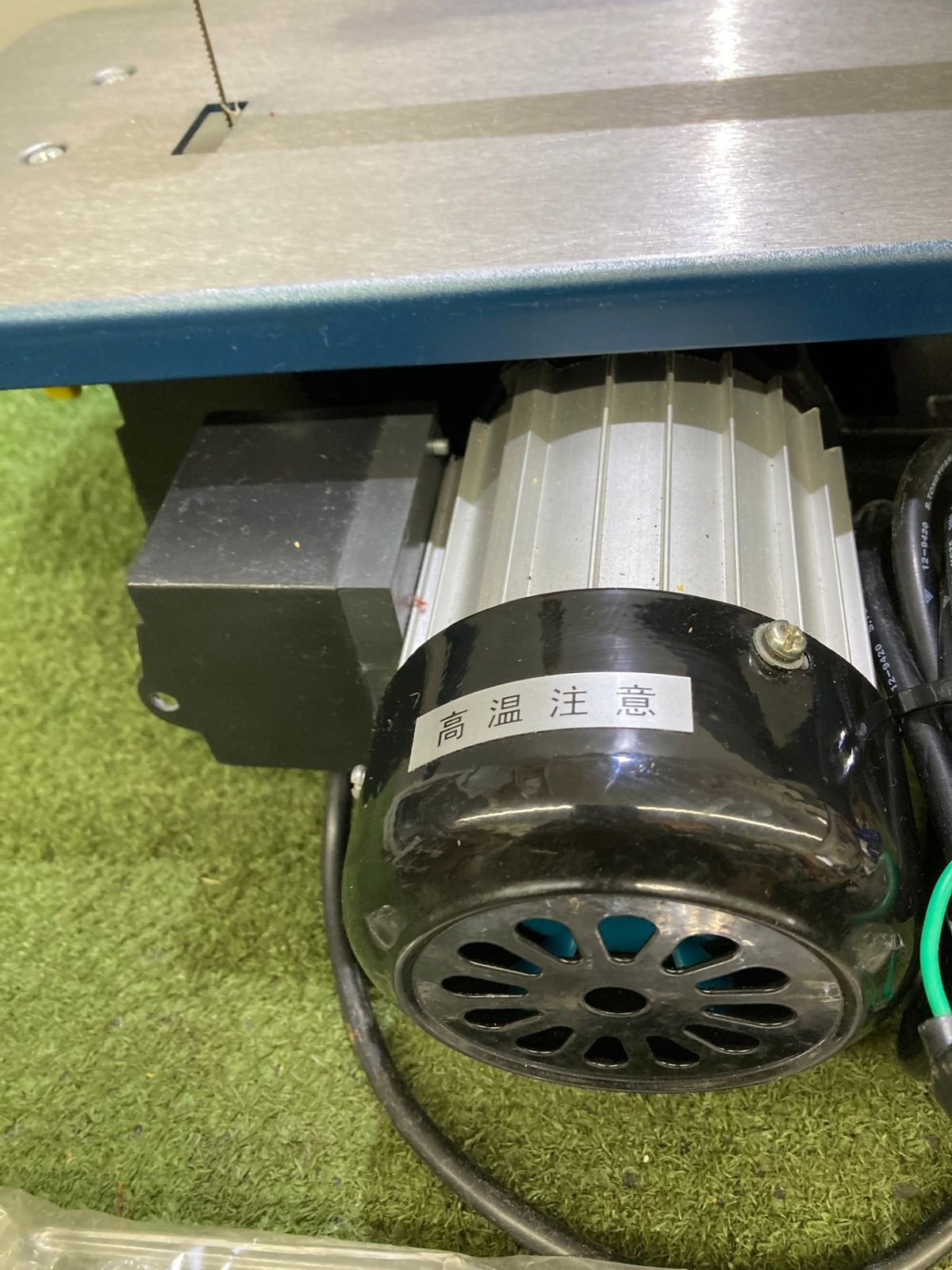 アースマン SS-110 卓上糸鋸盤【リライズ野田愛宕店】【店頭取引限定】【中古】管理番号：ITGJEA8ID8KC SS-110 電動卓上糸のこ盤320mm 1台 EARTH MAN 【通販モノタロウ】