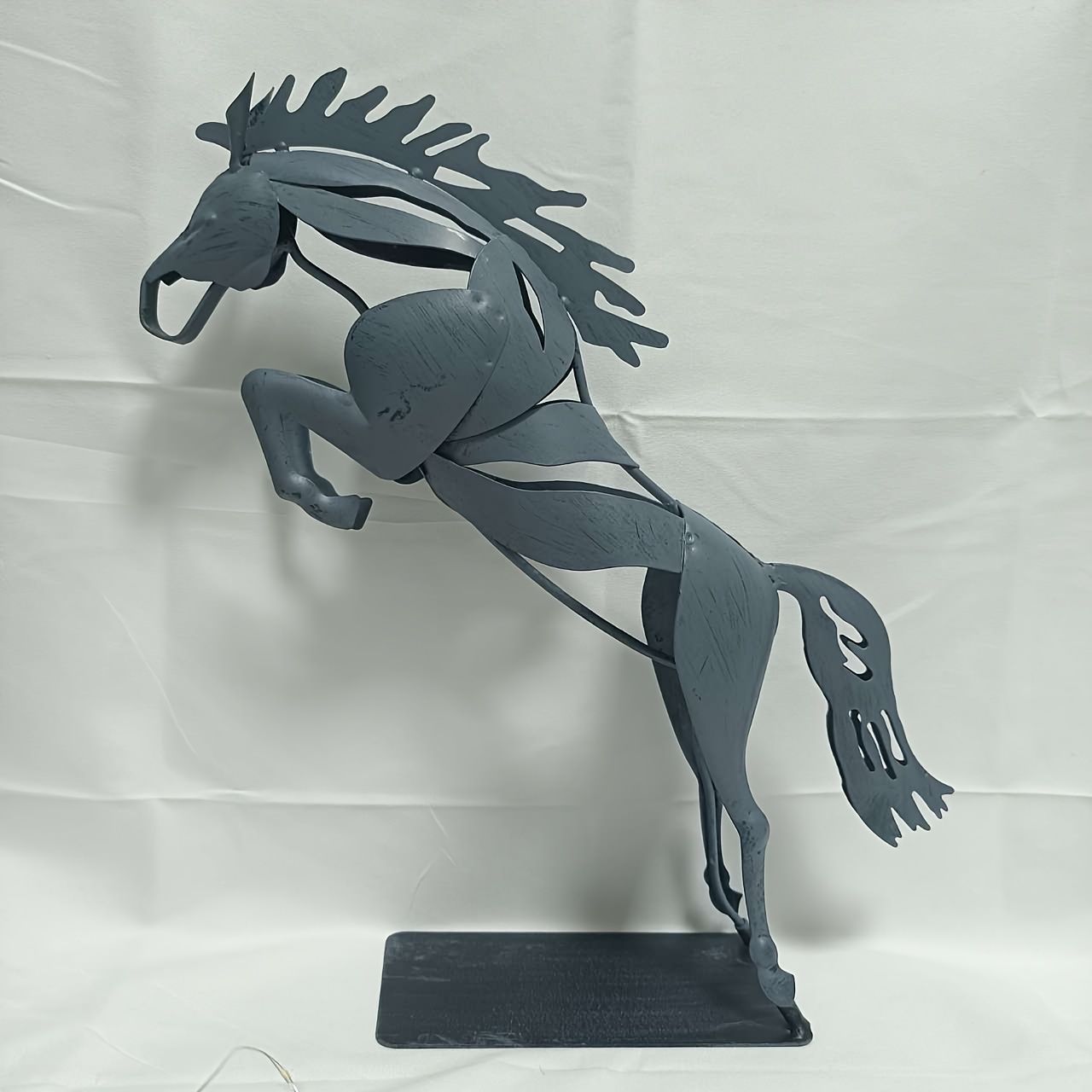 オブジェ 置物 走っている馬 うま ウマ 干支 モダン シンプル 鉄製 インテリア リビング ダイニング 玄関 寝室 装飾 オーナメント プレゼント ギフト オシャレ 正月飾り 棚装飾