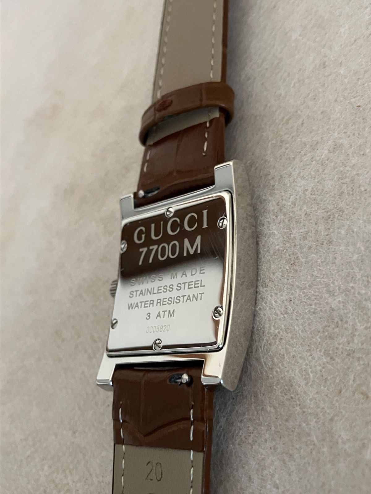 稼働☆ GUCCI グッチ 7700M QZメンズ 腕時計 電池、革ベルト新品