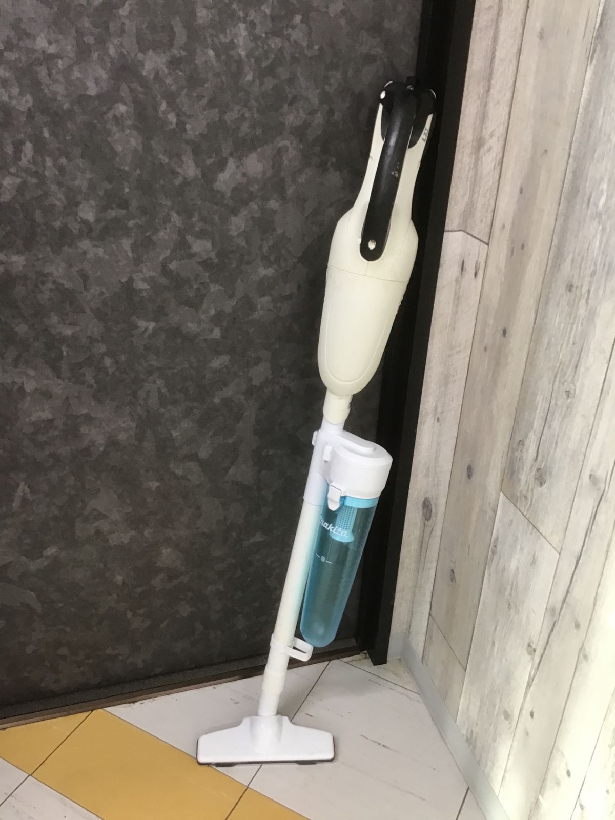 送料無料！【中古Bランク】マキタmakita♪18vコードレスクリーナー