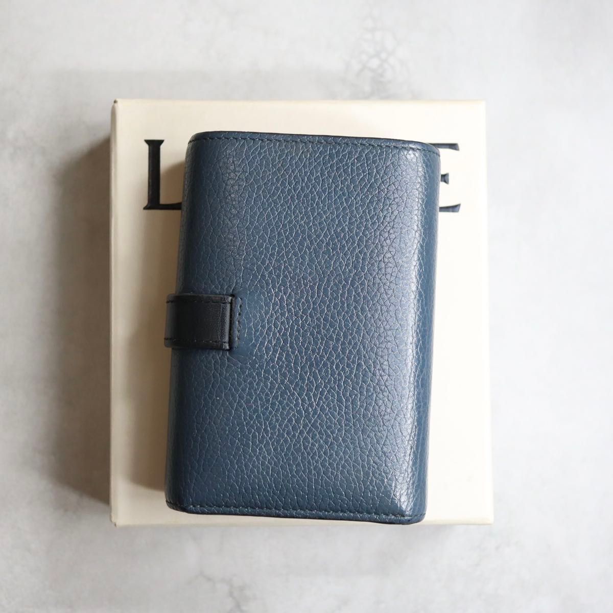 美品●ロエベ　バーティカル　ウォレット　アナグラム　ロゴ型押し　レザー　ネイビー 楽天市場】LOEWE ロエベ Large Vertical Wallet 長財布 二つ折り財布