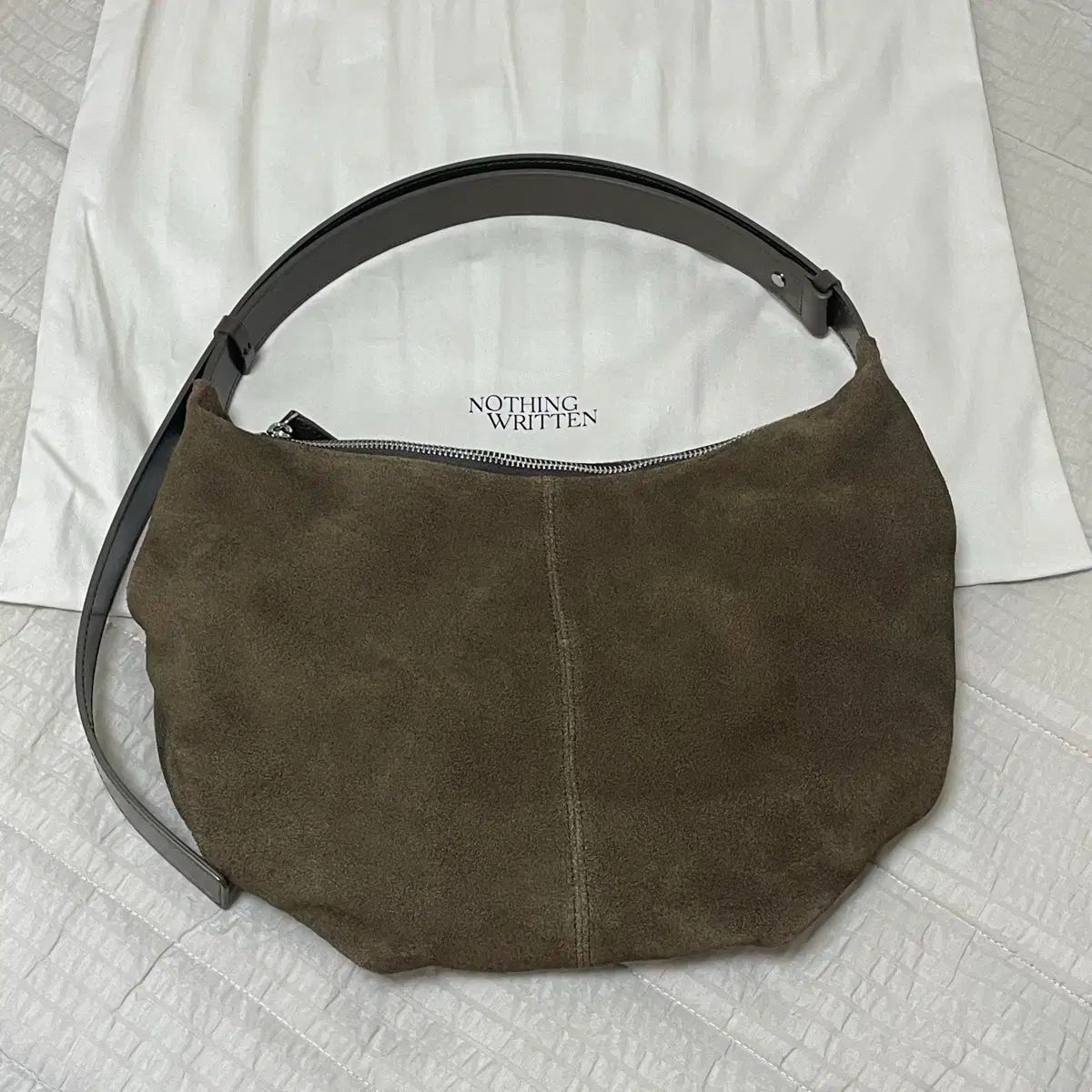 ナッシングリトゥン スウェード HOBO BAG キャラメル