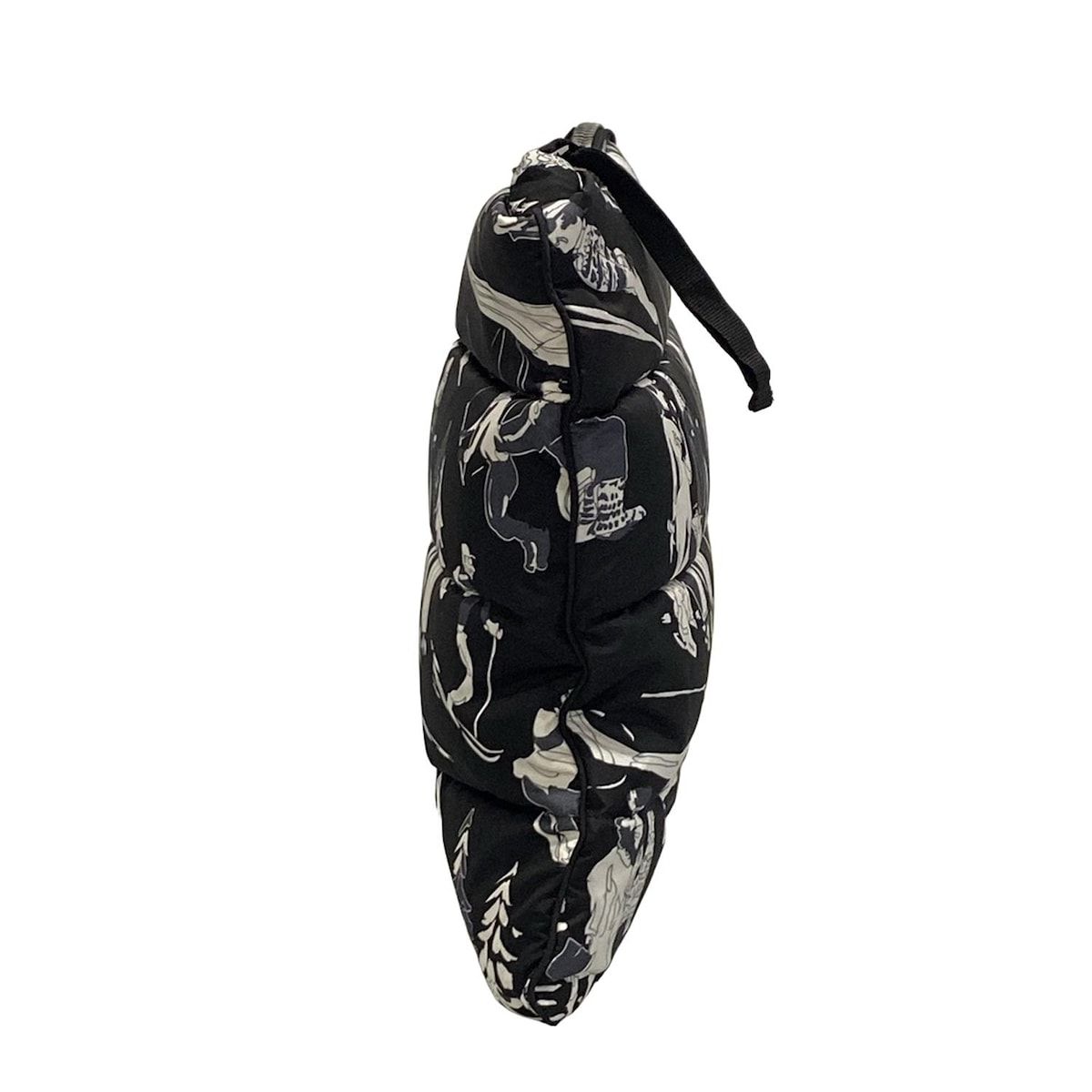 MONCLER(モンクレール) クラッチバッグ美品 BUSTA PIUMINO 黒