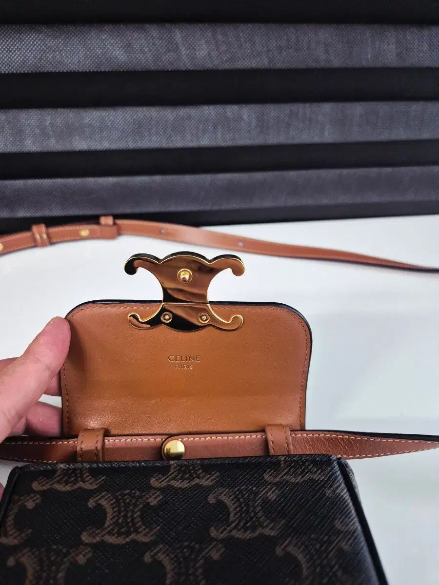 トリオンフ タン