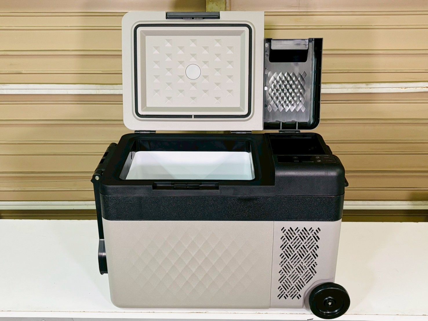 新品☆山善　ポータブル 冷凍冷蔵庫 25L　JRC-WC25【10-216】 新品未開封】YAMAZEN JRC-WC25 25L AC/DC 2WAY ポータブル冷凍冷蔵庫