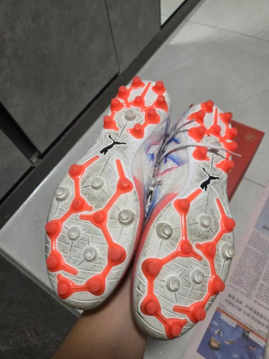 プーマ Hello Future 8 レリーフ MG 270