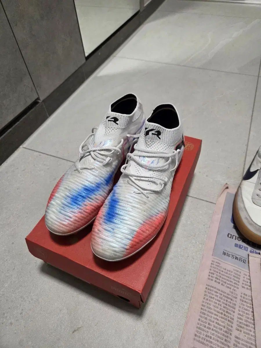 プーマ Hello Future 8 レリーフ MG 270