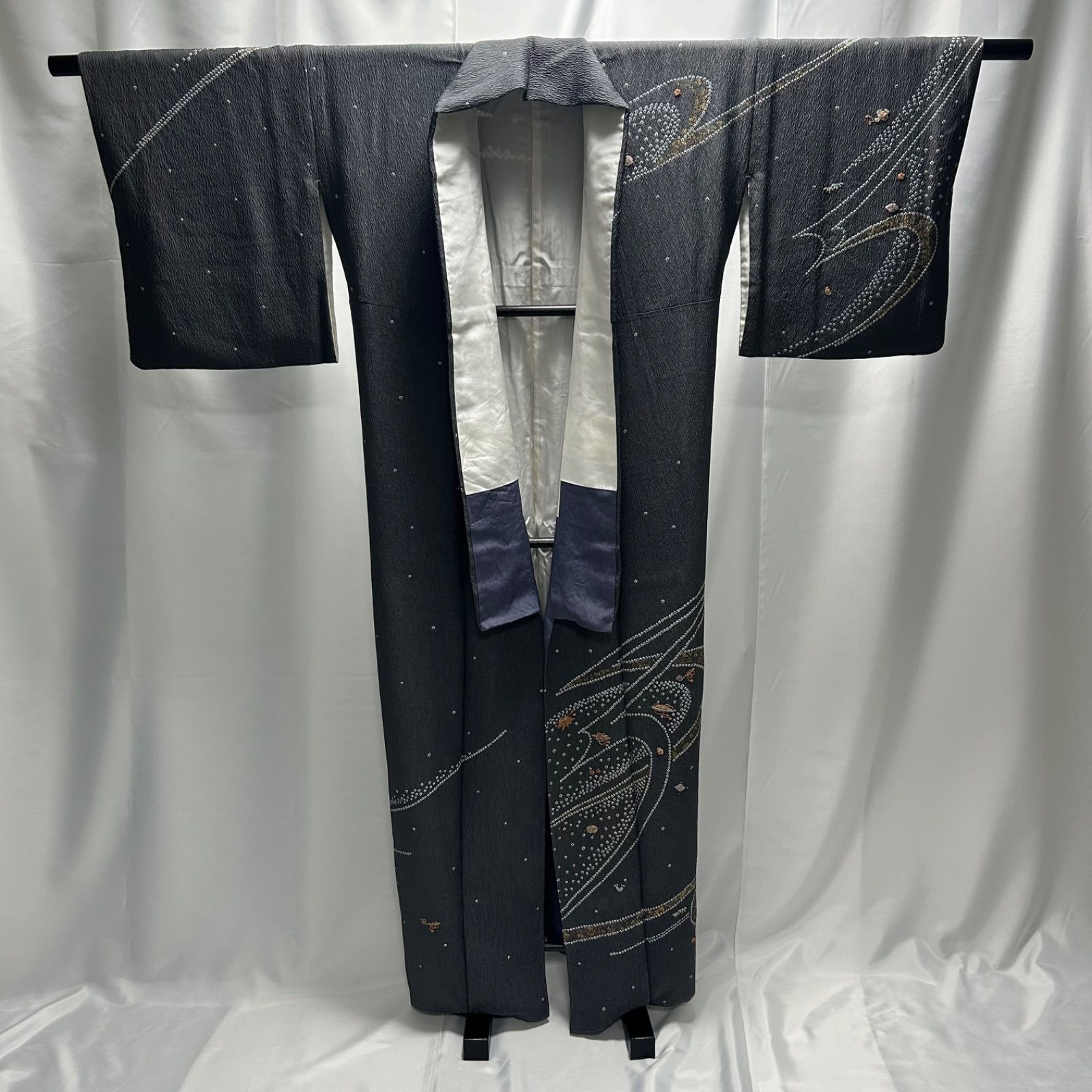 着物 訪問着 グレー系 昭和レトロ 花 刺繍 上品 管理番号KKVKAM 9