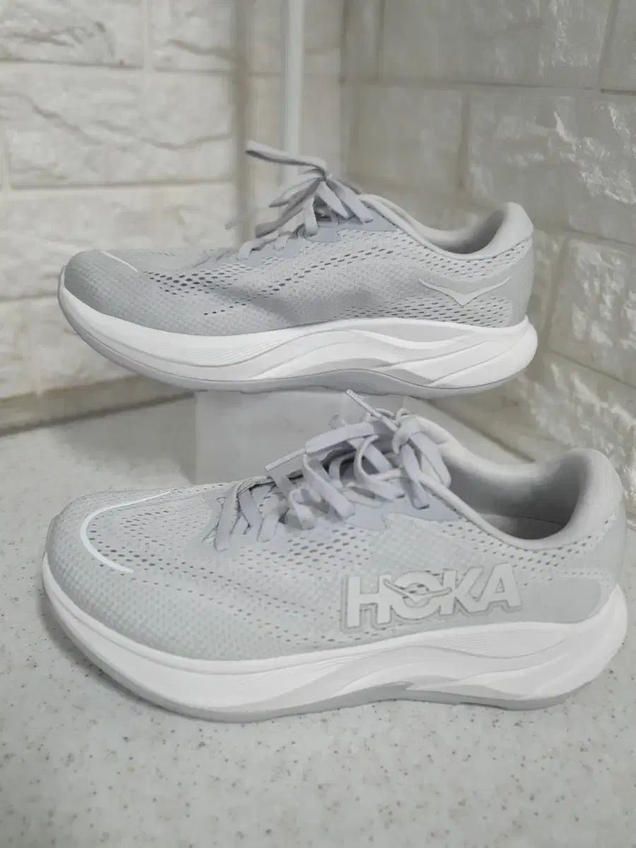 ホカ オネオネ ホカオネオネ ランニングシューズ グレー レディース スポーツ スニーカー 26センチ