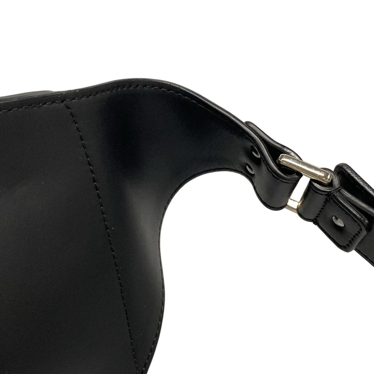 スタッズ レザー