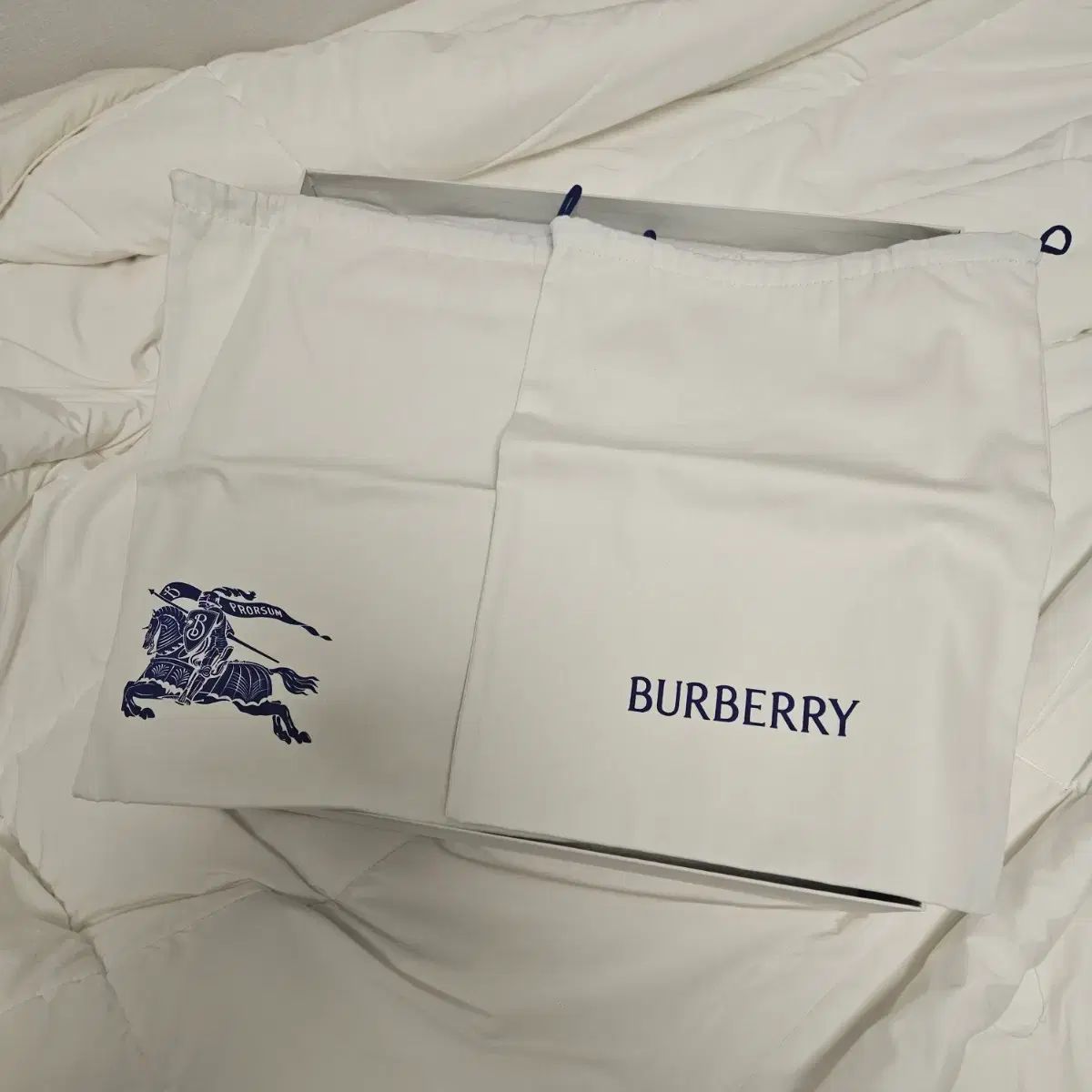  バーバリー ピロー ダウン ブーツ その他 ブーツ 革靴