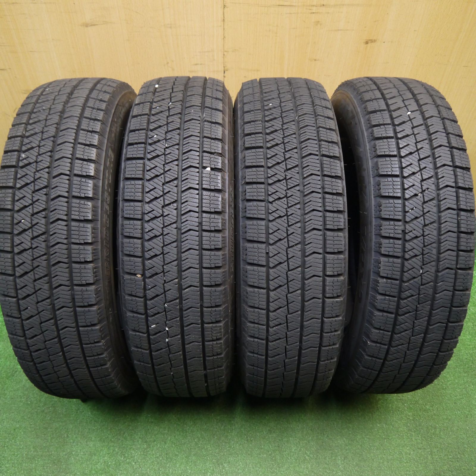 バリ溝 24年 9 5分 スタッドレス 165 70 R 14 ブリヂストン ブリザック VRX 2 タイヤ 14インチ ヴィッツ マーチ ノート キューブ 等 スタ