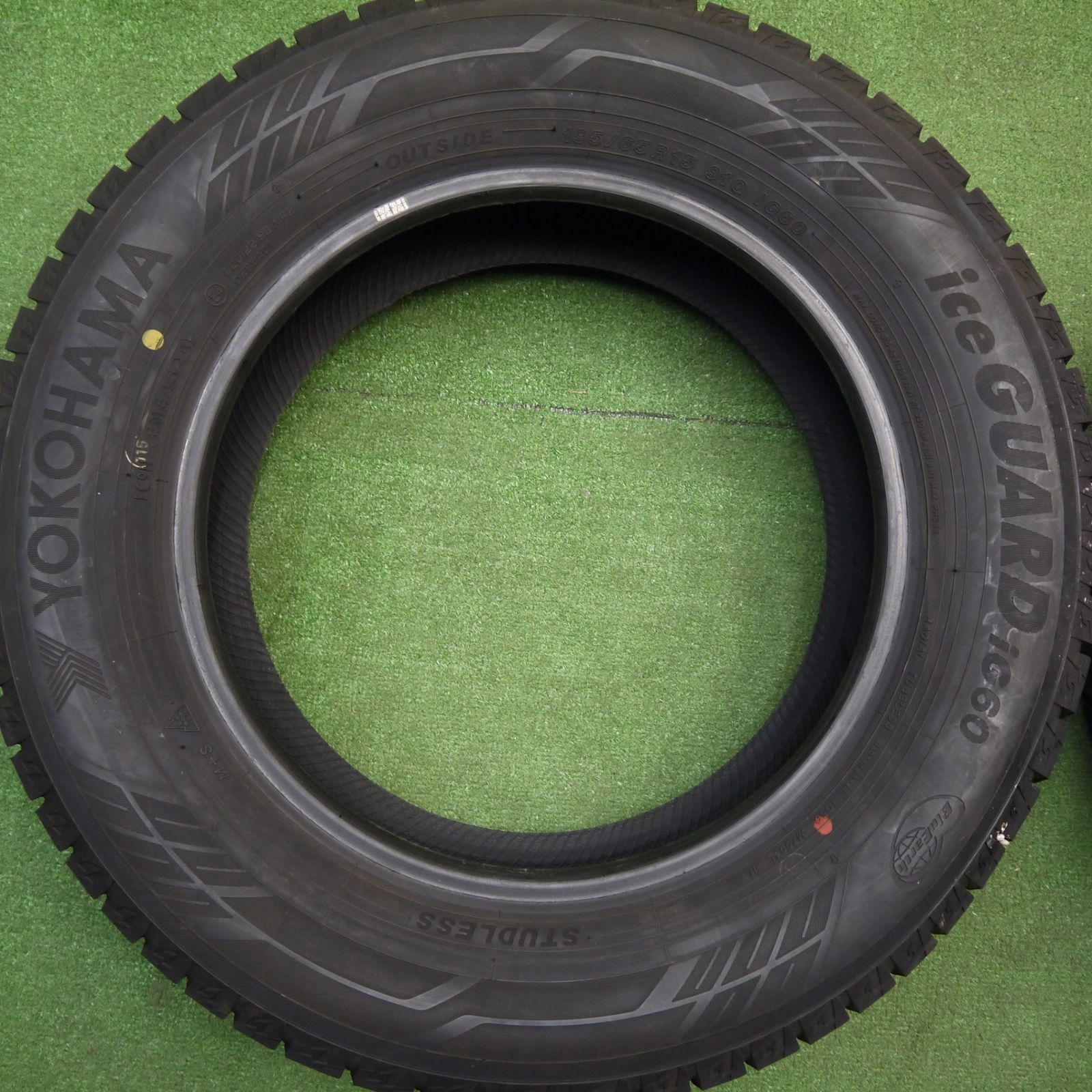 ぬま バリ溝 セレナ スタッドレス 195/65R15 中古バリ溝195/65R152021年製スタッドレスセット セレナ1本タイヤ違い