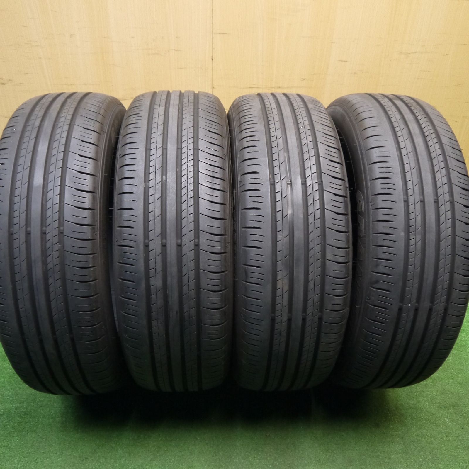 バリ溝 24年 9 5分 225 60 R 18 ダンロップ グラントレック PT 30 タイヤ 18インチ ハリアー RAV 4 等 ノタ