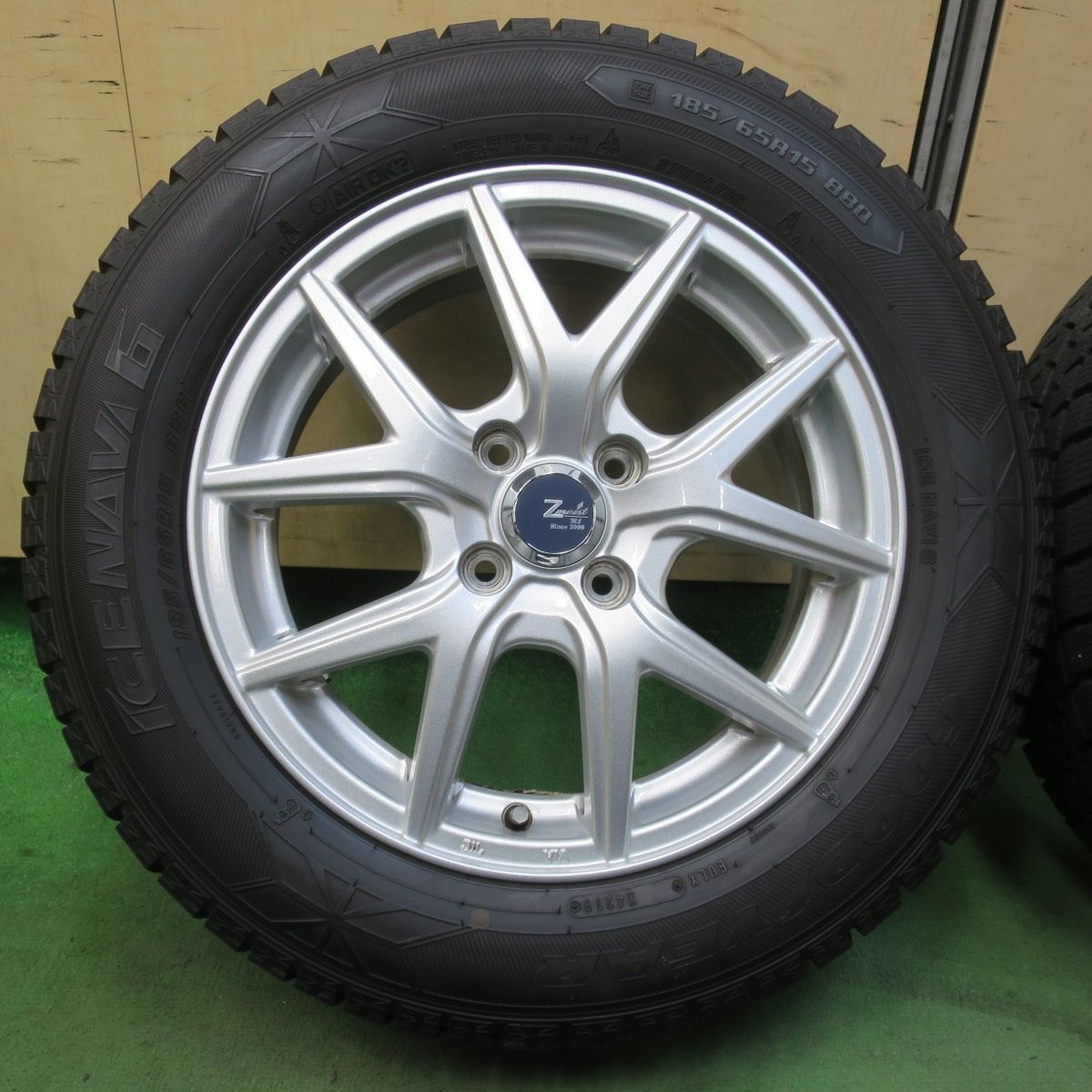 バリ溝 キレイ 9 5分 スタッドレス 185 65 R 15 グッドイヤー アイスナビ6 Zmeist M 5 15インチ PCD 100 4 H 5121304イス