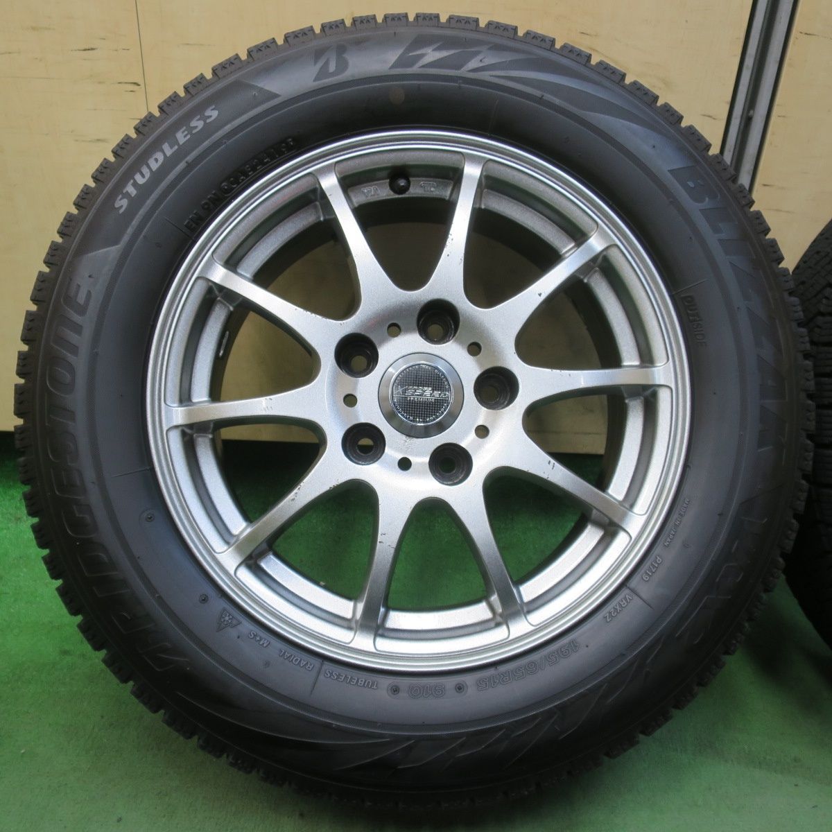 バリ溝 9 5分 スタッドレス 195 65 R 15 ブリヂストン ブリザック VRX 2 X CROSS SPEED PREMIUM クロススピード 15インチ PCD 114 3 5 H 5121305イス