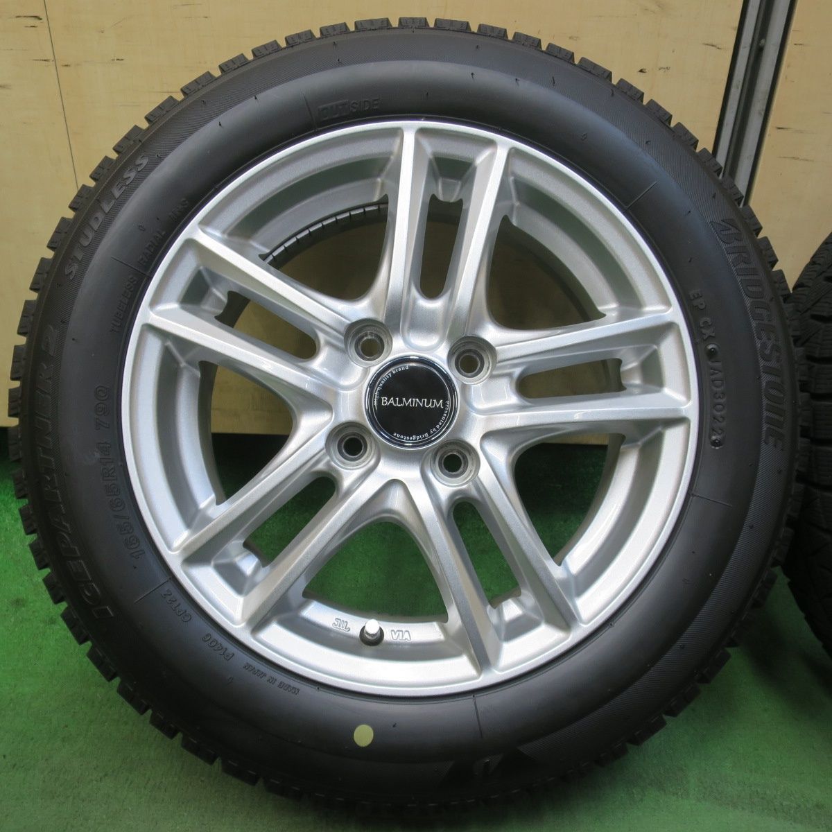 バリ溝 22年 キレイ 9分 スタッドレス 165 65 R 14 ブリヂストン アイスパートナー2 SR 5 バルミナ 14インチ PCD 100 4 H 5121302イス