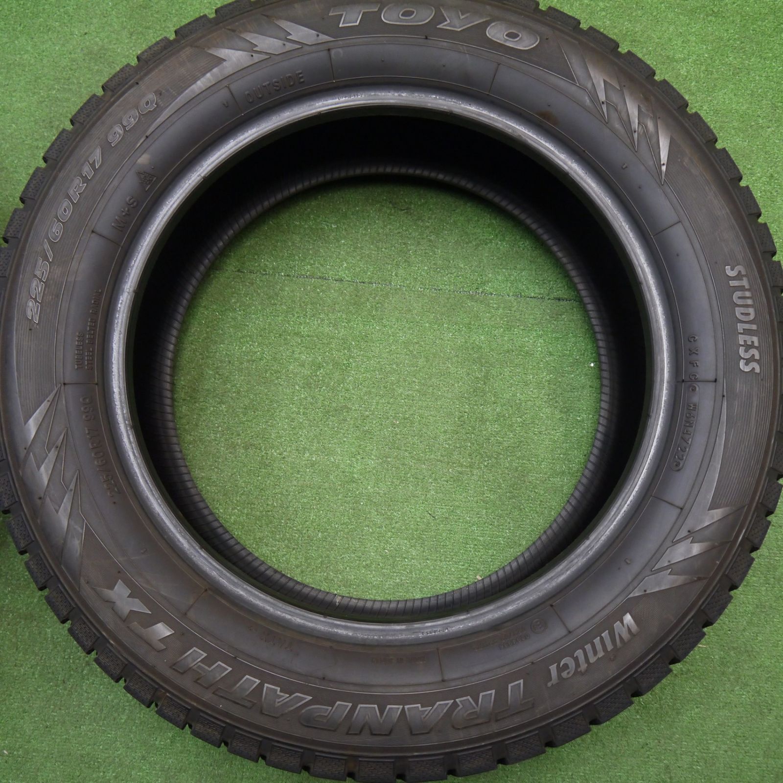 Haya　225/60R17 22年製　バリ溝　スタッドレスタイヤ 値下げ！バリ溝 225/60R17 BS VRX スタッドレスタイヤ 4本セット