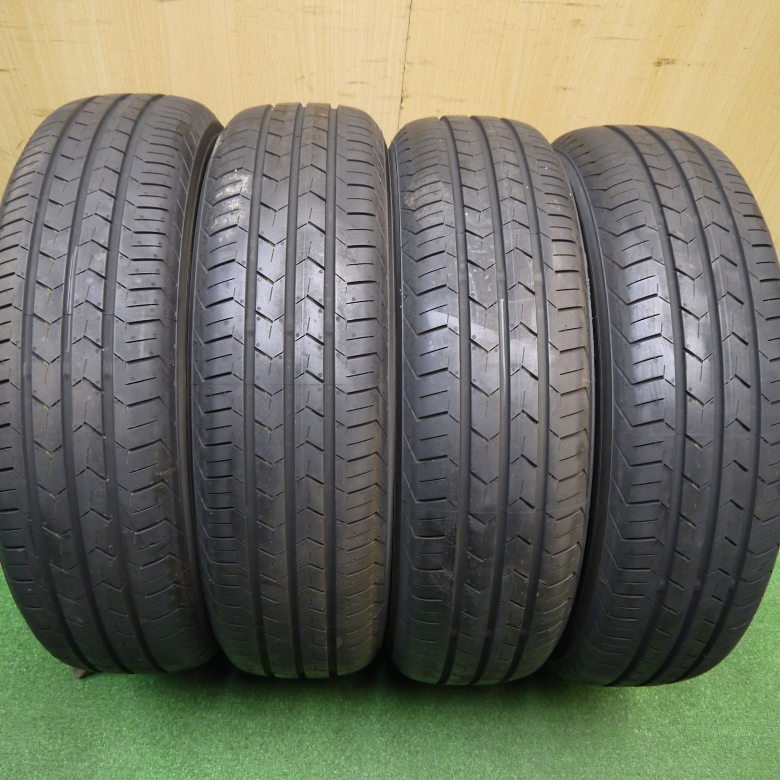 新車外し 25年 165 65 R 15 ヨコハマ BluEarth FE AE 30 ブルーアース タイヤ 15インチ タフト デリカ D 2 ソリオ 等 ノタ