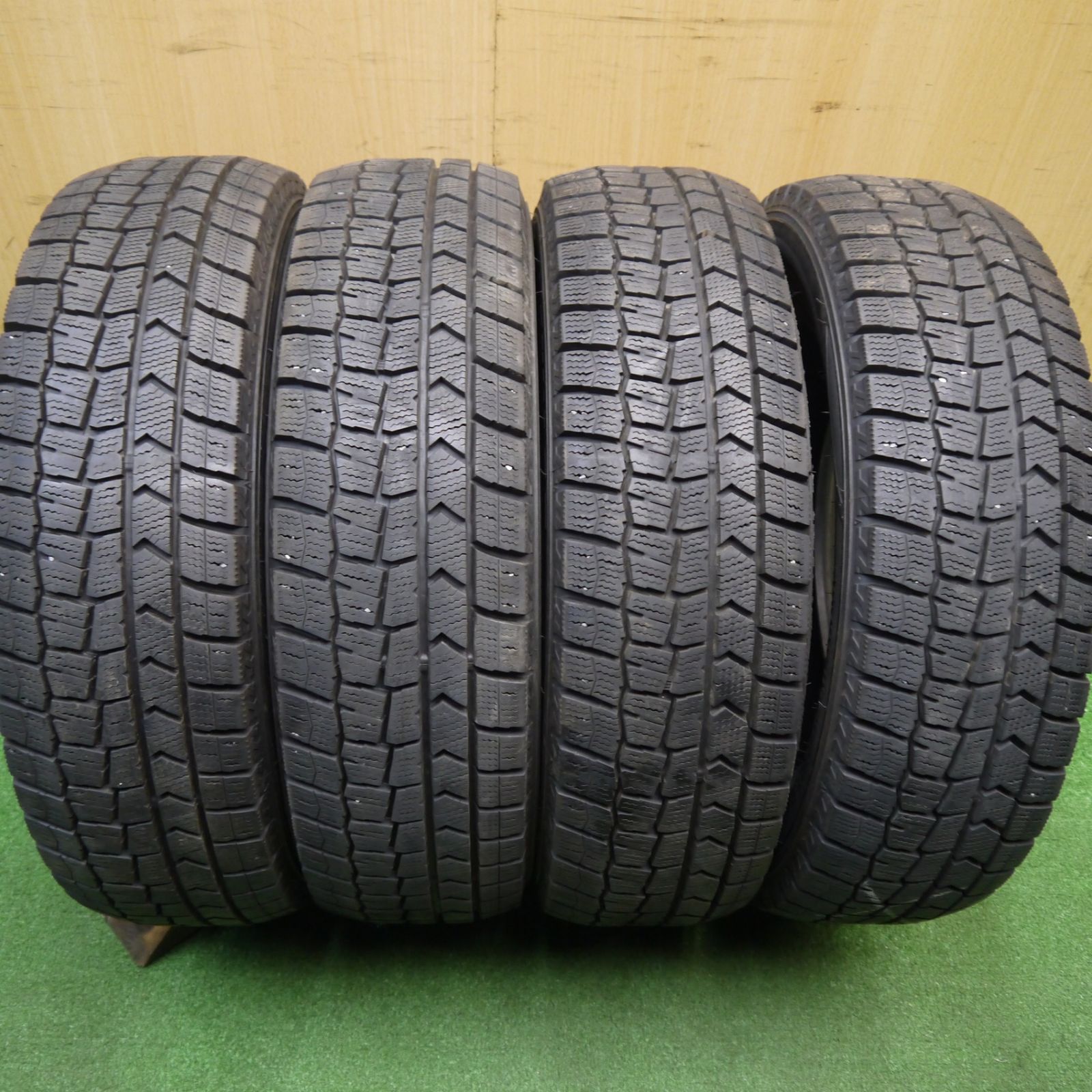 バリ溝！23年！9.5分☆スタッドレス 175/65R15 ダンロップ ウインター