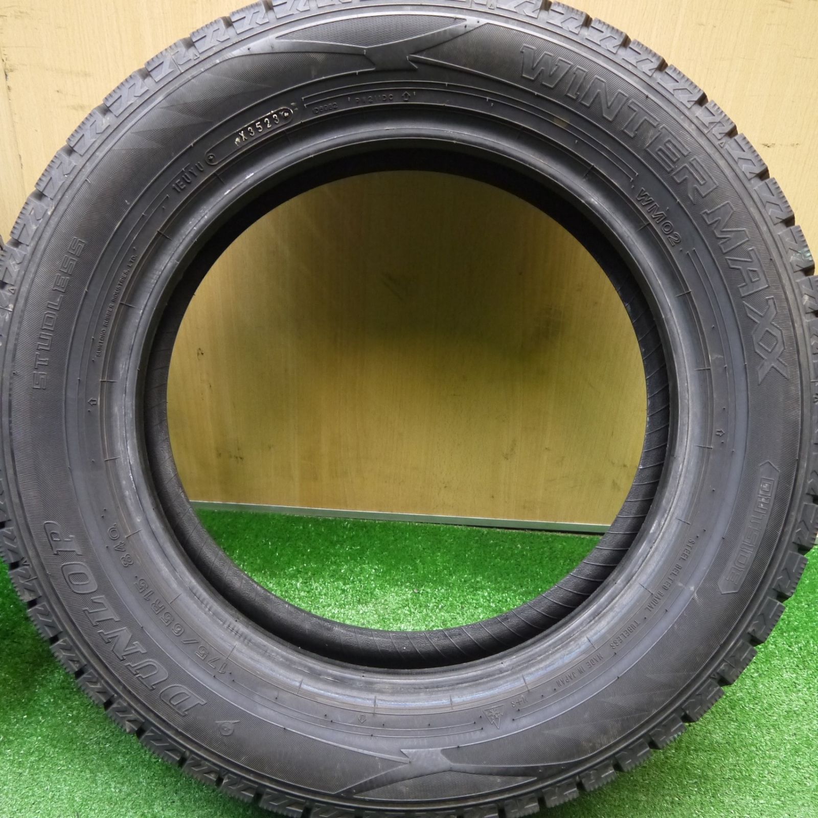 国産スタッドレス ダンロップ WM02 175/65R15 バリ溝 アクアなどに DUNLOP WINTER MAXX WM02 175/65R15 84Q | タイヤの通販 販売と交換