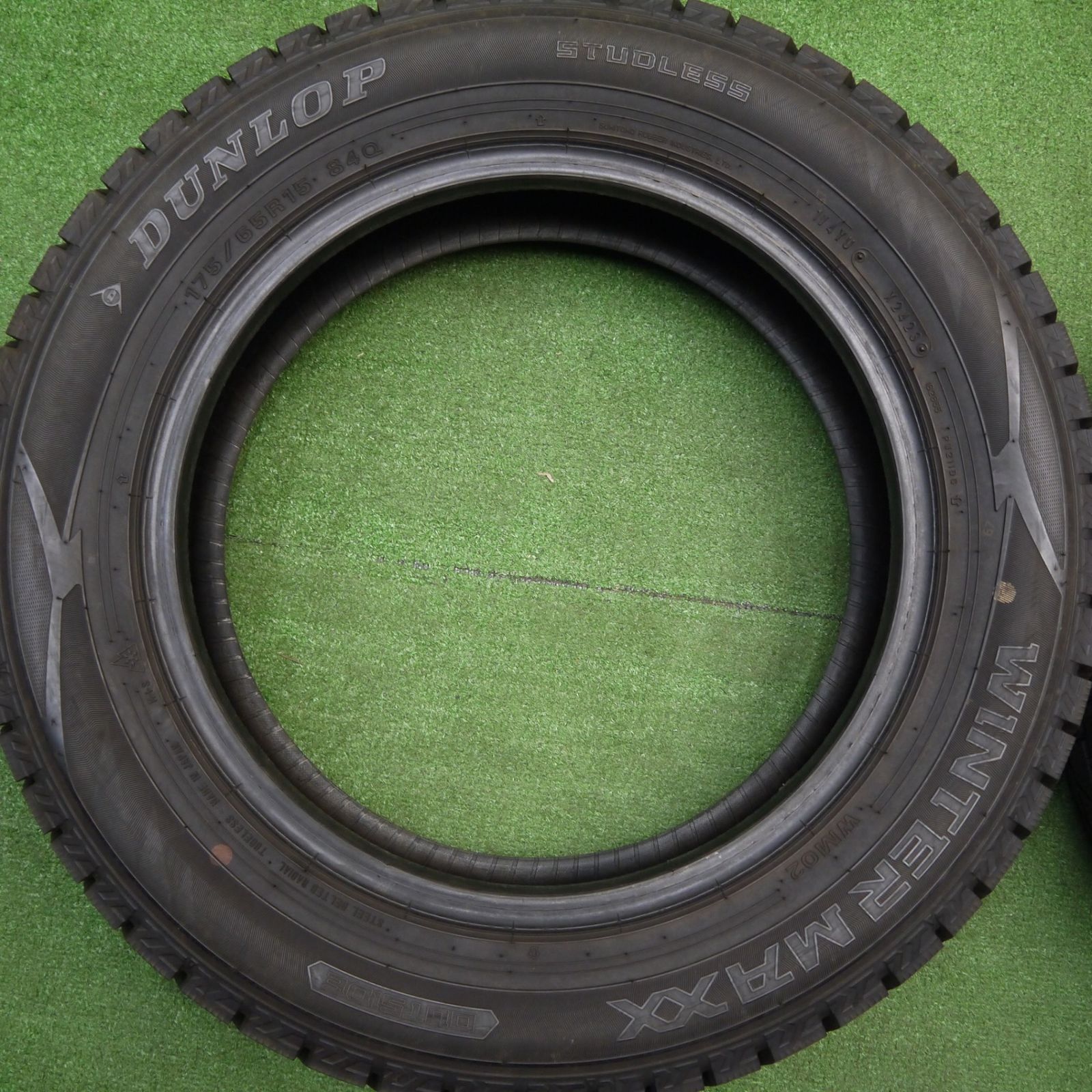 バリ溝！23年！9.5分☆スタッドレス 175/65R15 ダンロップ ウインター