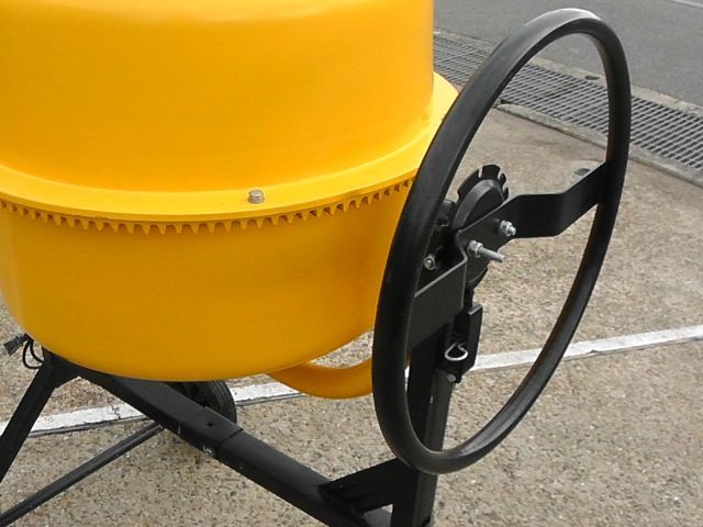 電動コンクリートミキサー