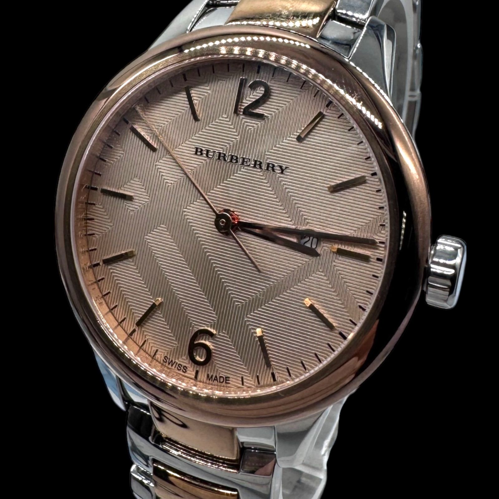 稼働品　Burberrys 腕時計　デイト　 クォーツ 白文字盤　ホースロゴ 稼働 美品 BURBERRY バーバリー BU10117 レディース腕時計 文字盤