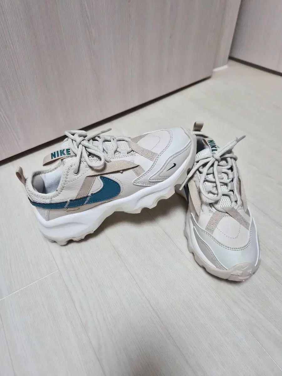 レディース トレッキングシューズ