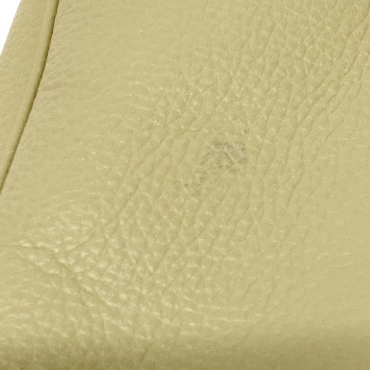 ベージュ レザー