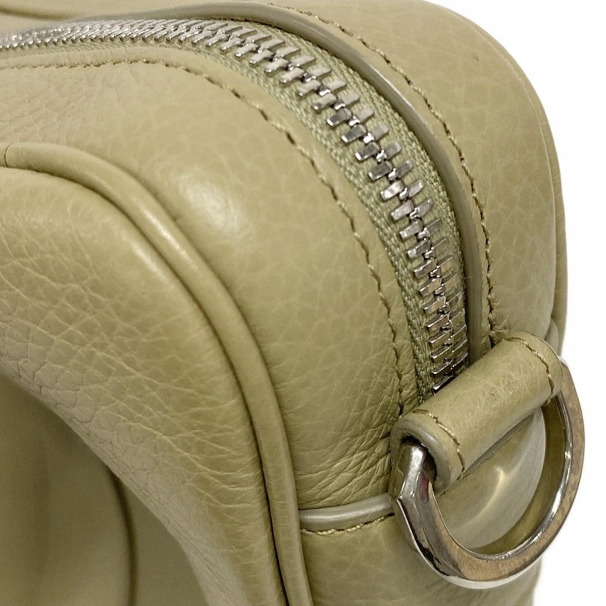 ベージュ レザー