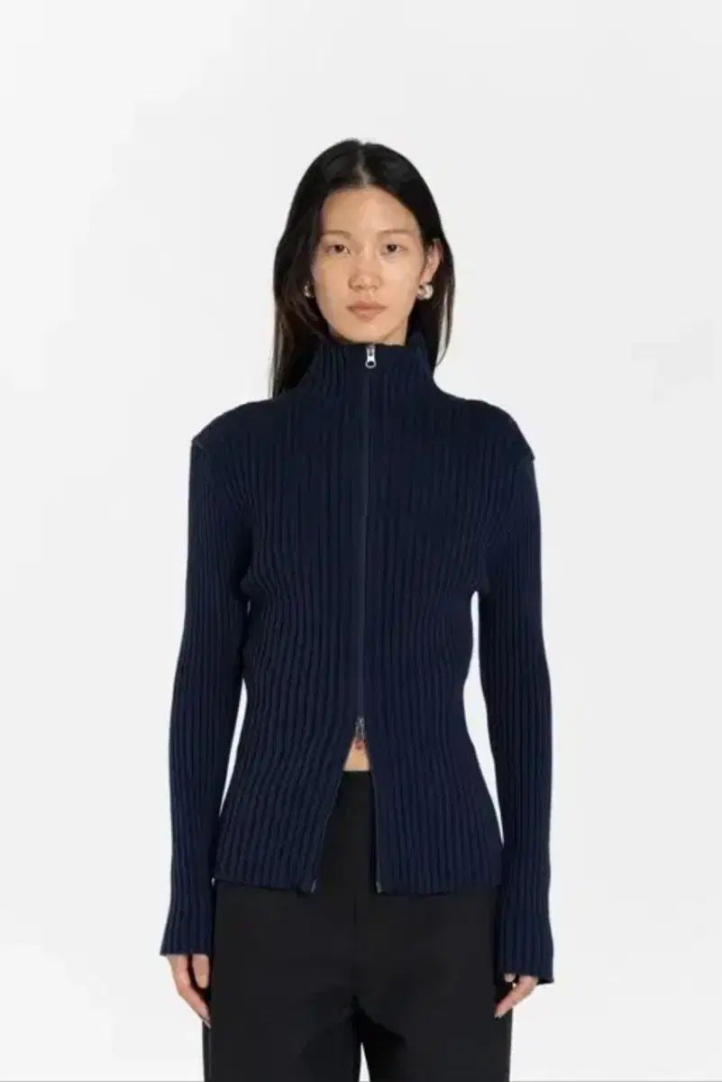 アモーメント タートルネック ジップアップ ニット