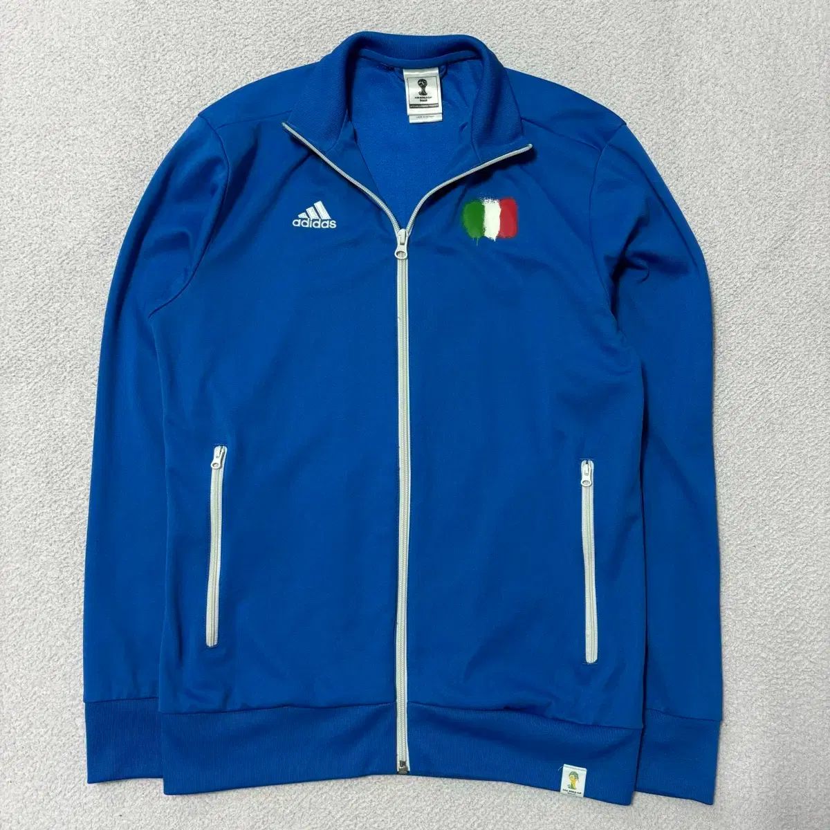 イタリア ジップアップジャージ 青 アディダス ジャージ ジップアップ イタリア - メルカリ
