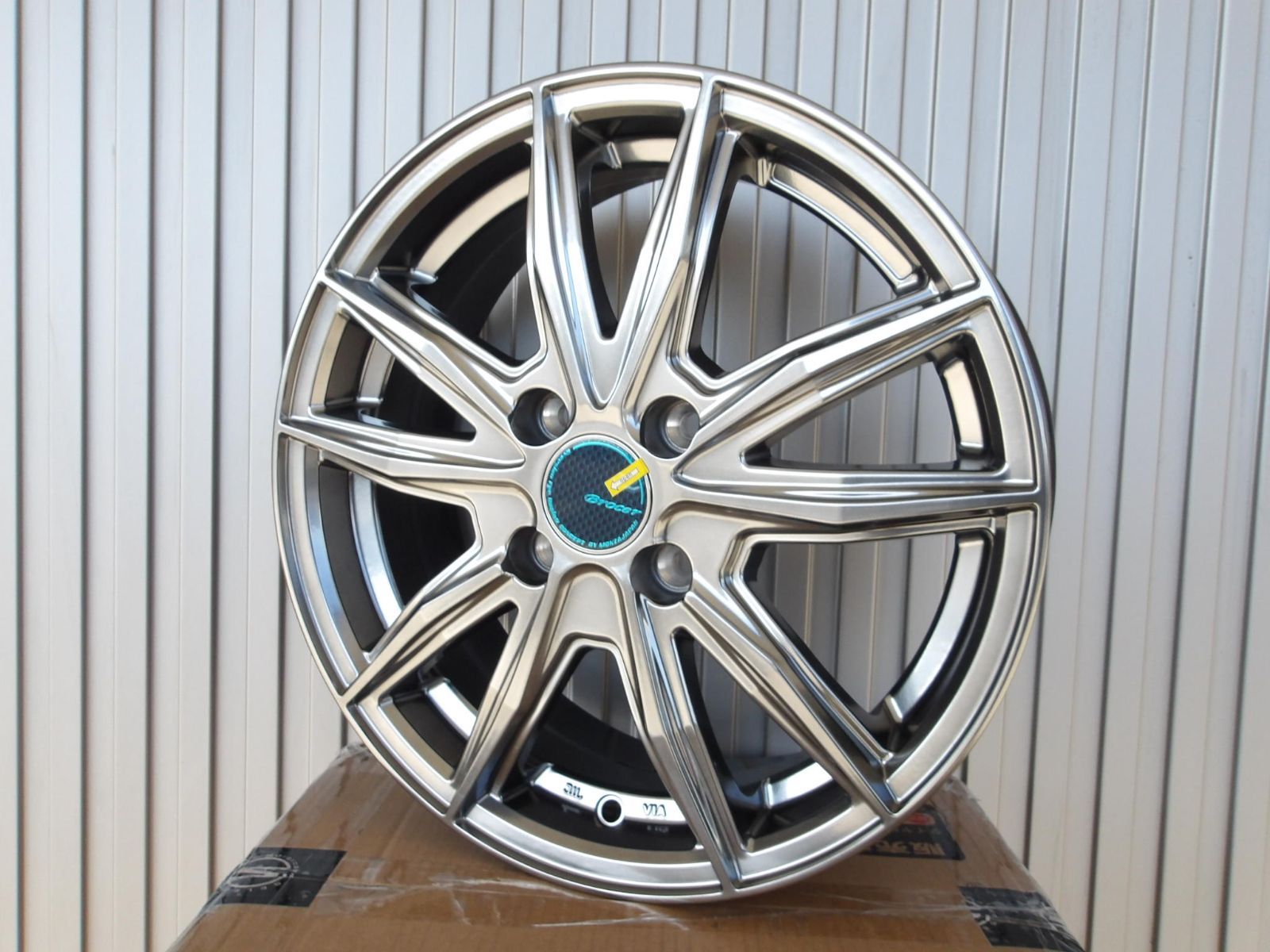 未使 在庫あり １５インチ ２本SET Ｒｖｅｒｓｉｏｎ Ｂｒｏｃｅｒ ＦＦ車 コンパクトカー