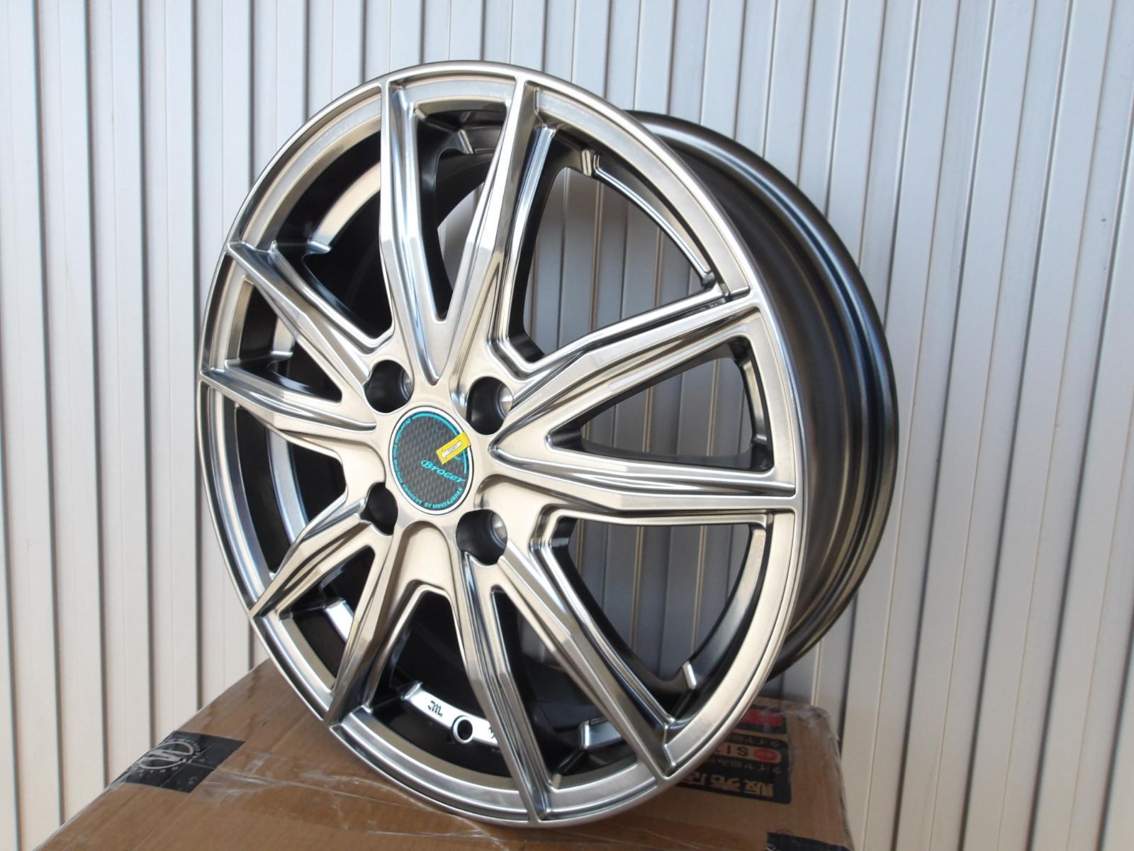 未使 在庫あり １５インチ ２本SET Ｒｖｅｒｓｉｏｎ Ｂｒｏｃｅｒ ＦＦ車 コンパクトカー