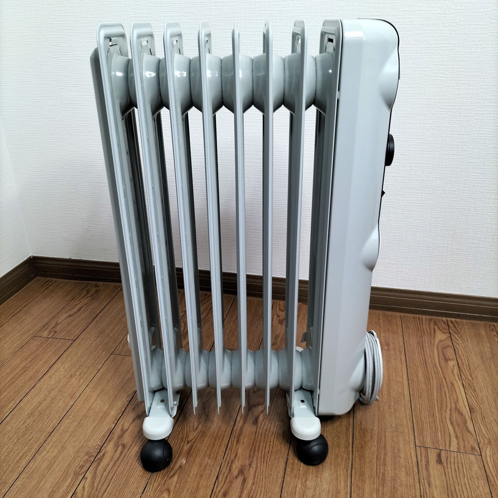 ［送料無料］デロンギ HJ0812 オイルヒーター 4988371012784.jpg