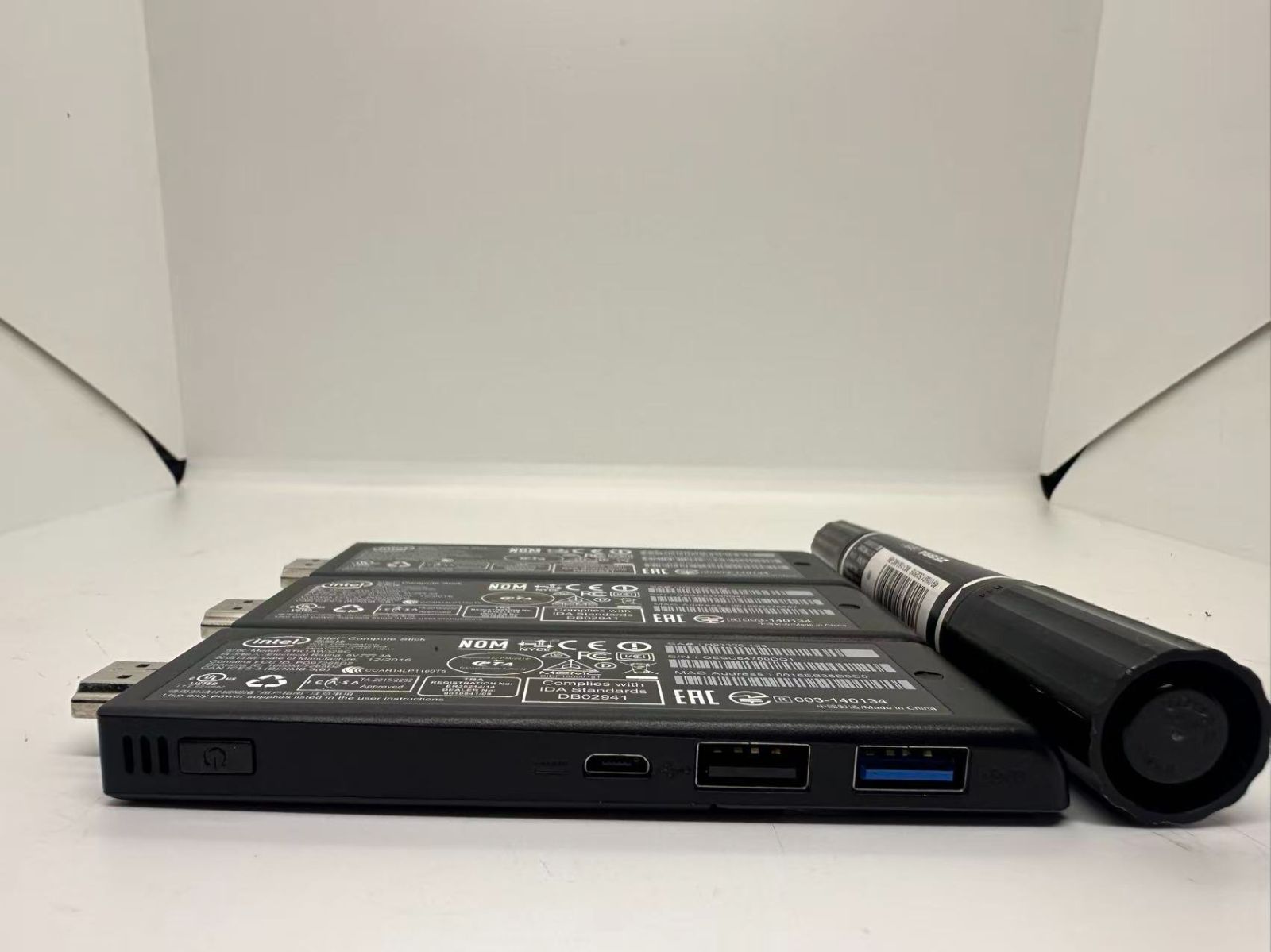 Intel Compute Stick STK1AW32SC X5-Z8330 2GB/32GB 【3点セット】通電 Intel Compute Stick STK1AW32SC X5-Z8330 2GB/32GB 【3点セット】通電