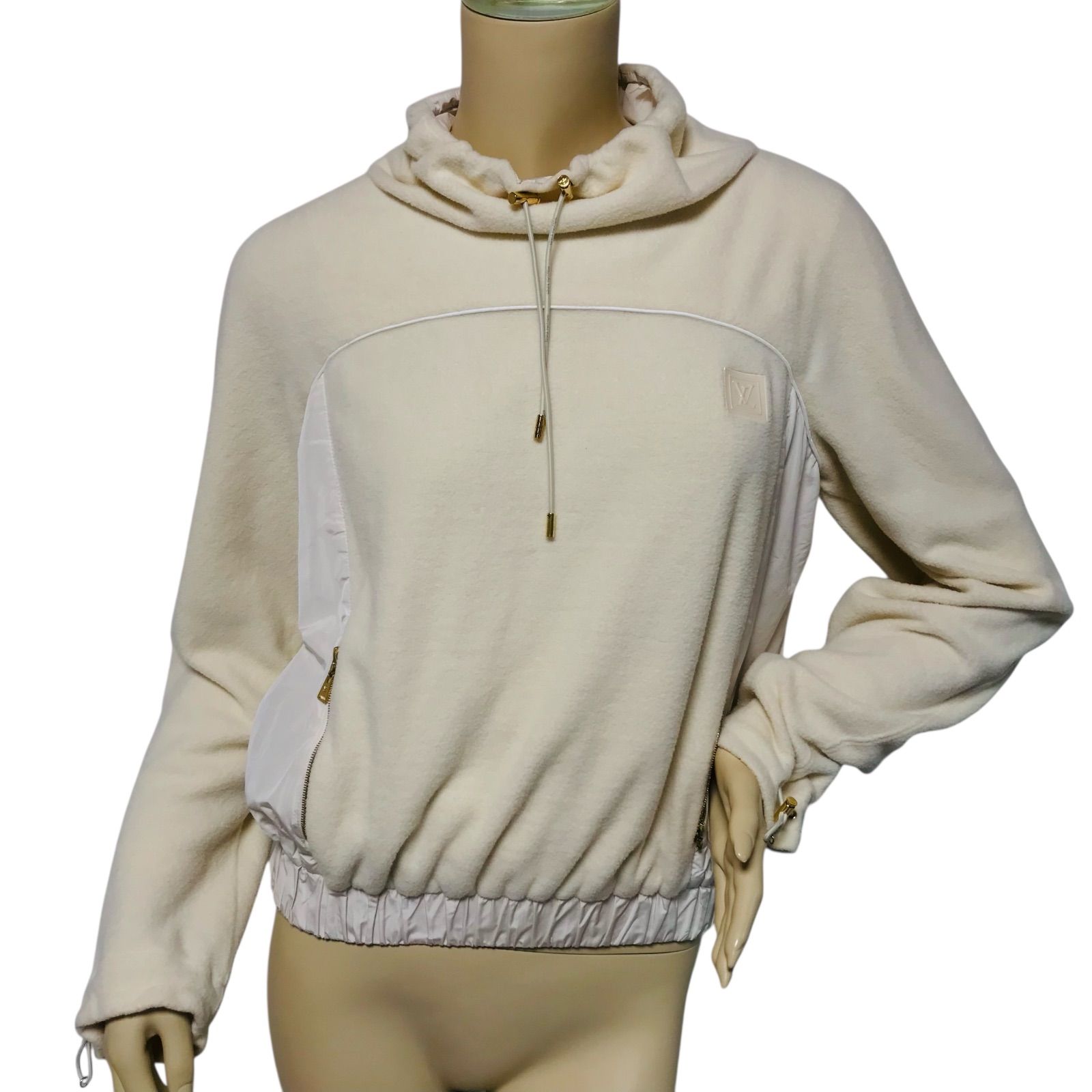 LOUIS VUITTON ホワイト エンボス 加工 ジャケット LOUIS VUITTON ホワイト エンボス 加工 ジャケット