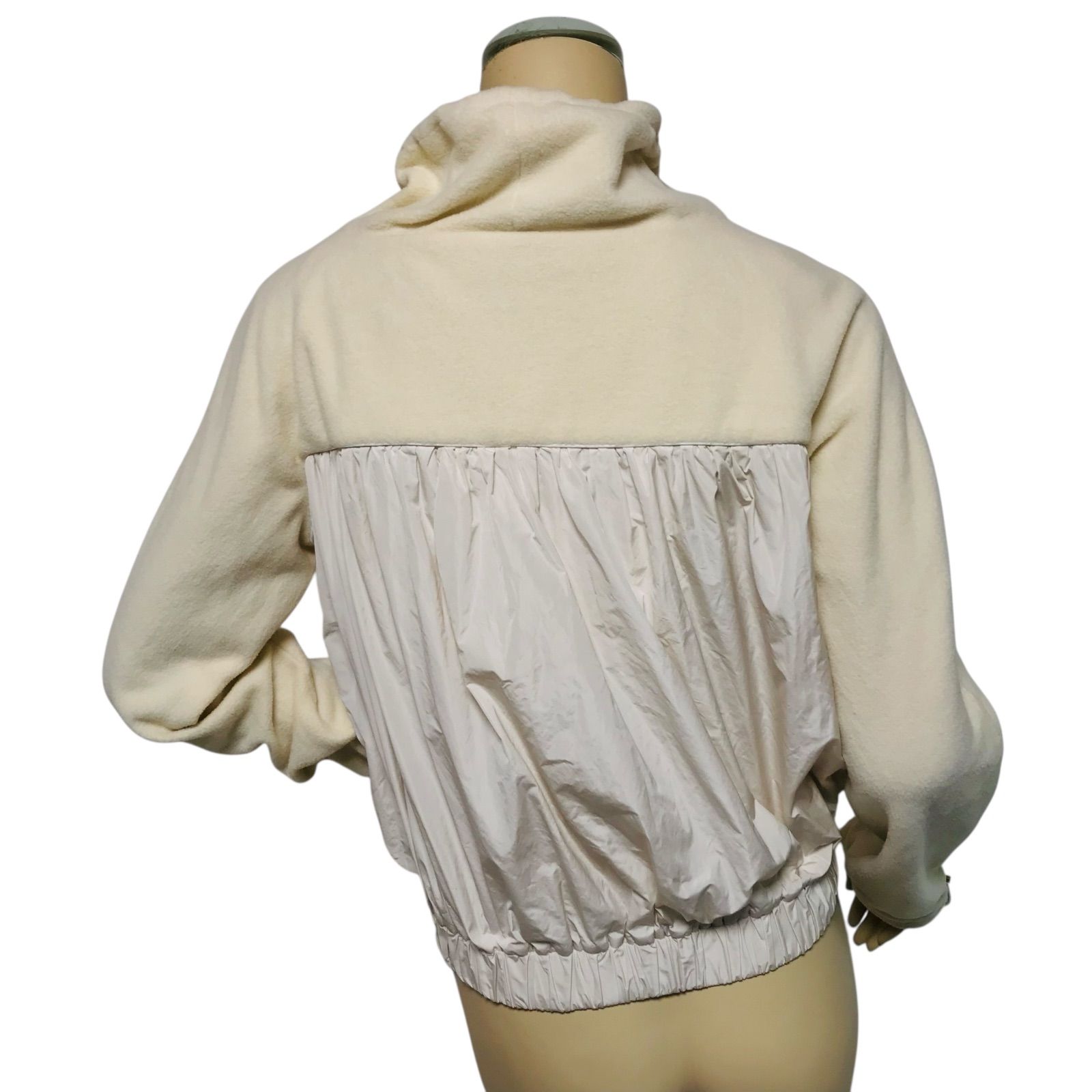 LOUIS VUITTON ホワイト エンボス 加工 ジャケット LOUIS VUITTON☆ルイヴィトン・レディース エンボス加工LVワッペン