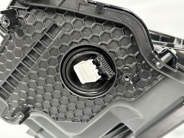 レクサス UX250h UX200 MZAH10 MZAH15 MZAA10 純正 右ヘッドライト 3眼