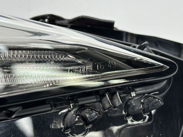 レクサス UX250h UX200 MZAH10 MZAH15 MZAA10 純正 右ヘッドライト 3眼