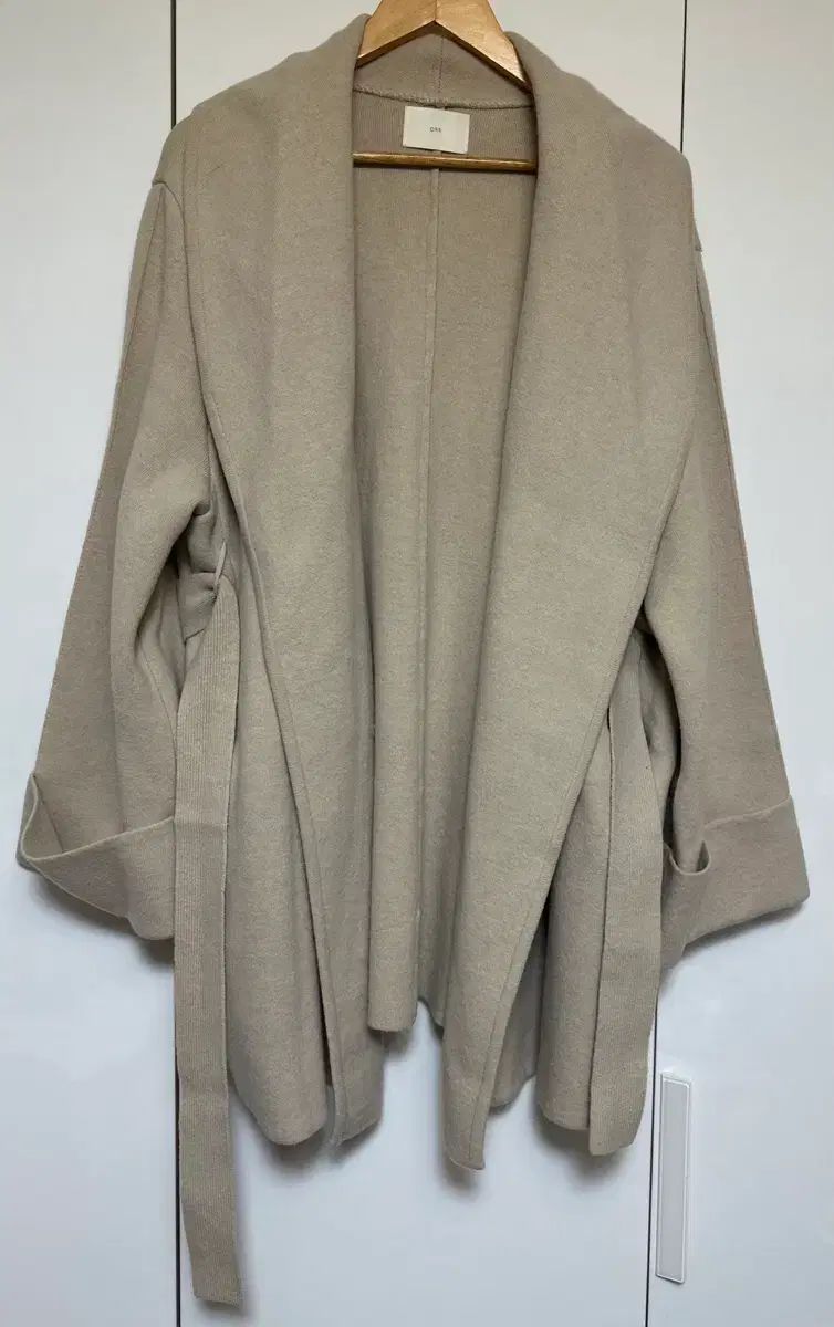 ORR オル ベージュ ラップ ウールカシミア カーディガン