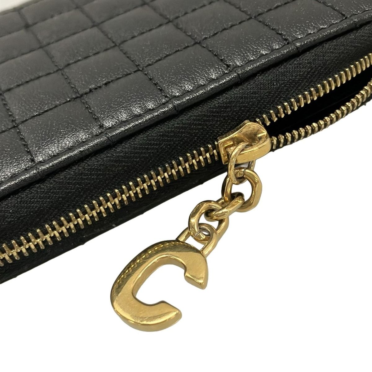 箱付き CELINE セリーヌ Cチャーム キルティングレザー ケース 箱付き CELINE セリーヌ Cチャーム キルティングレザー ケース CELINE