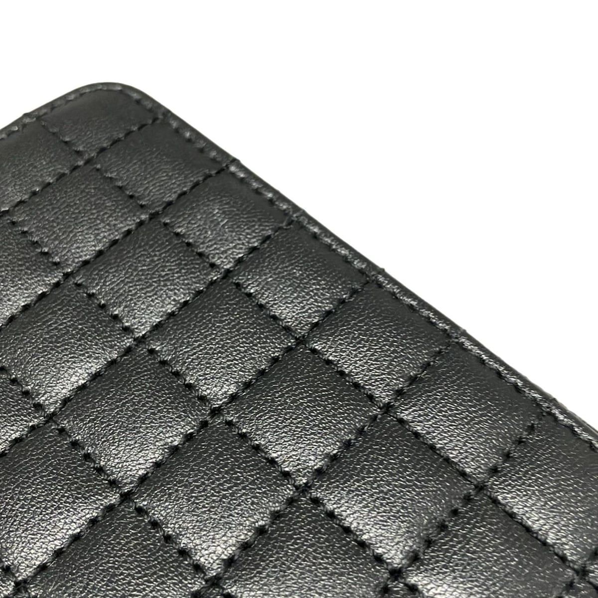 箱付き CELINE セリーヌ Cチャーム キルティングレザー ケース 箱付き CELINE セリーヌ Cチャーム キルティングレザー ケース CELINE