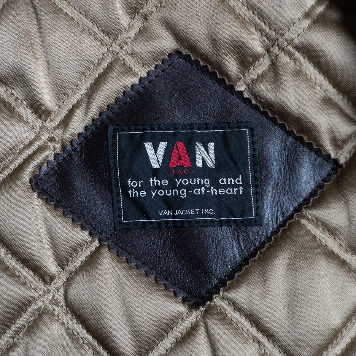 美品　VAN JAC ヴァンヂャケット ロゴ刺繍 ワッペン　袖レザー スタジャン 美品】VAN JAC【オールレザー スタジャン】M ヴァン ワッペン