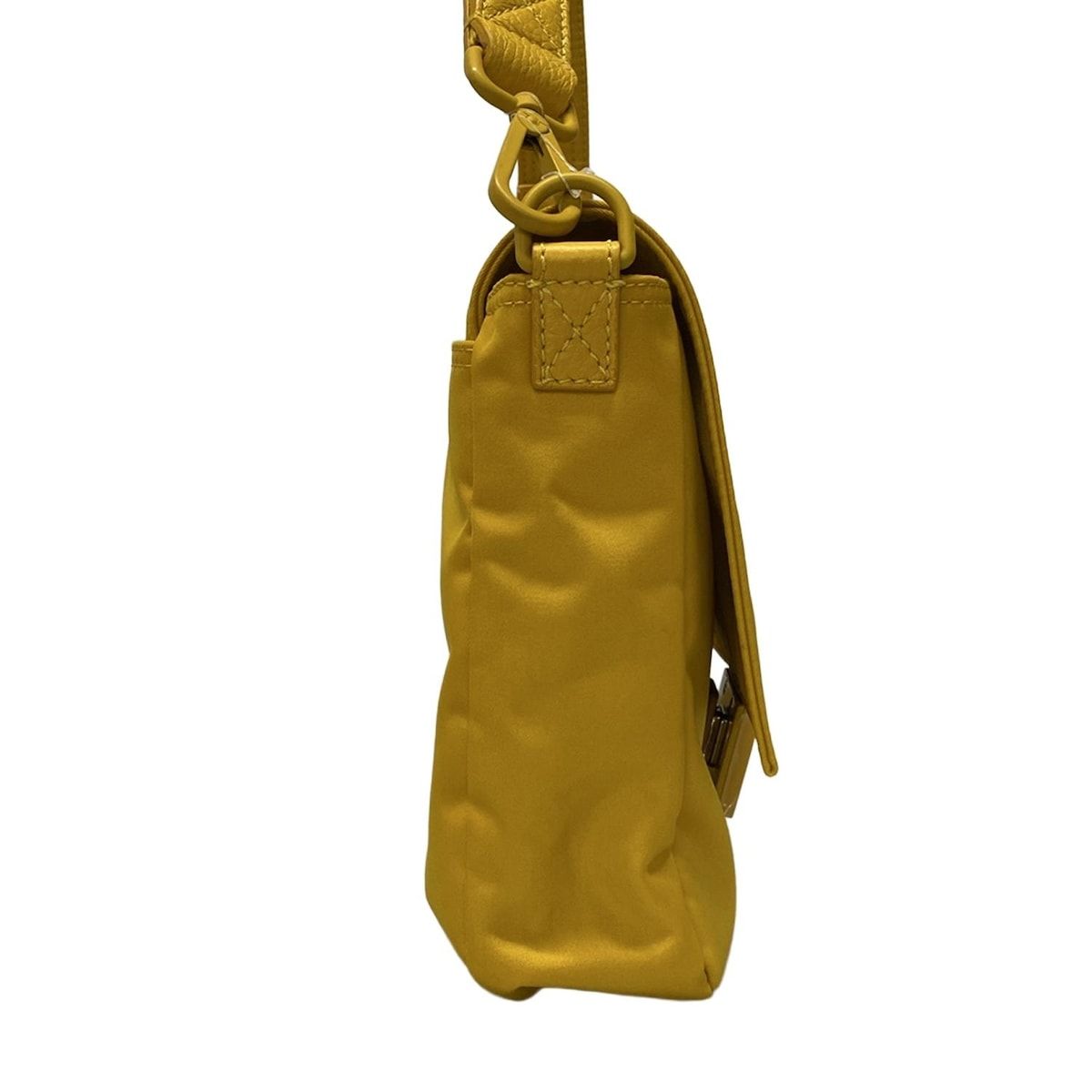 FENDI イエロー トライアングルバック FENDI(フェンディ) ショルダーバッグ美品 バケットメッセンジャー