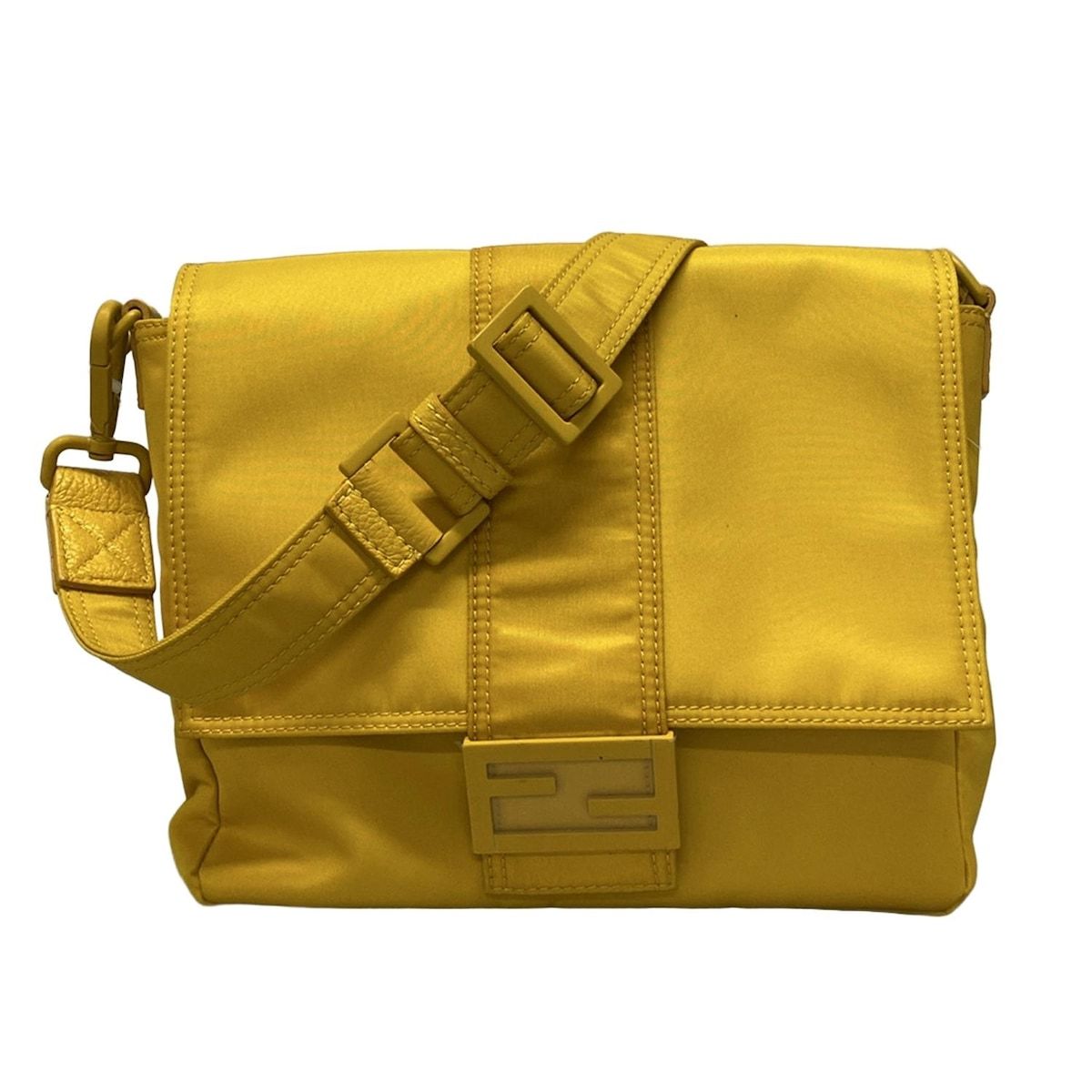FENDI イエロー トライアングルバック FENDI(フェンディ) ショルダーバッグ美品 バケットメッセンジャー